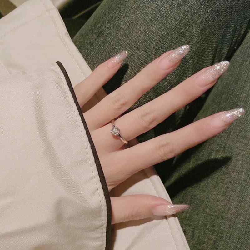 Artificial Nails - ネイル チップ 指甲 貼り付け タイプ 人工爪 完成品 取り外し可能 ラメ 輝き 指先 装飾 セルフネイル キラキラ デザイン つけ爪 簡単 付け替え 日常使い 透明 ベース 強化 素材 女性用 アクセサリー
