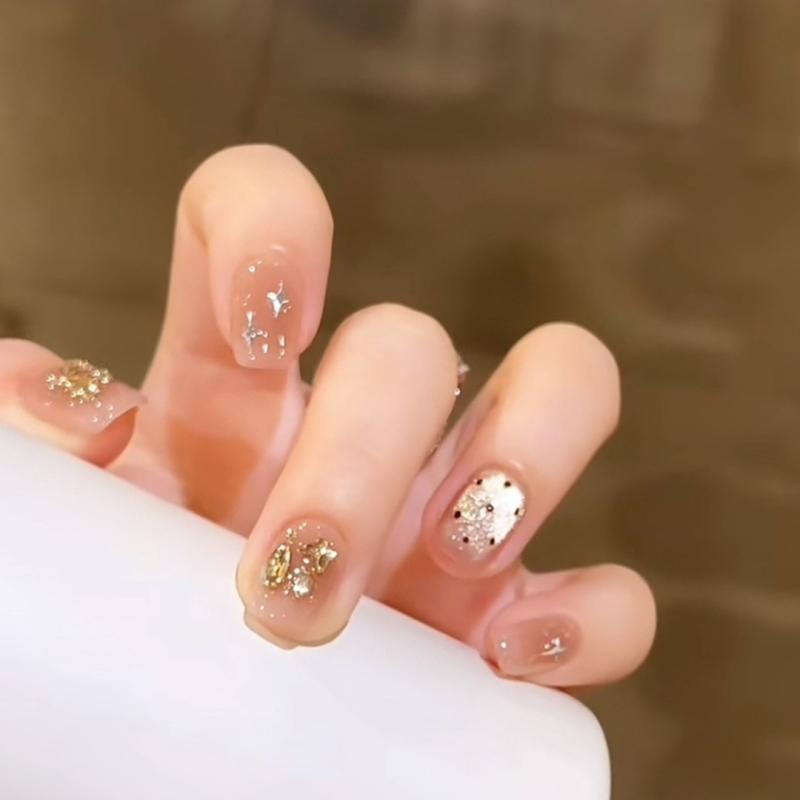 ネイル ステッカー ハンドメイド 短め 指甲 ホワイト 偽物 指甲 貼り付け 片手分 セット かわいい デザイン 軽量 粘着 簡単 付け外し 可能 日常使い 透明 ベース 自然 仕上がり