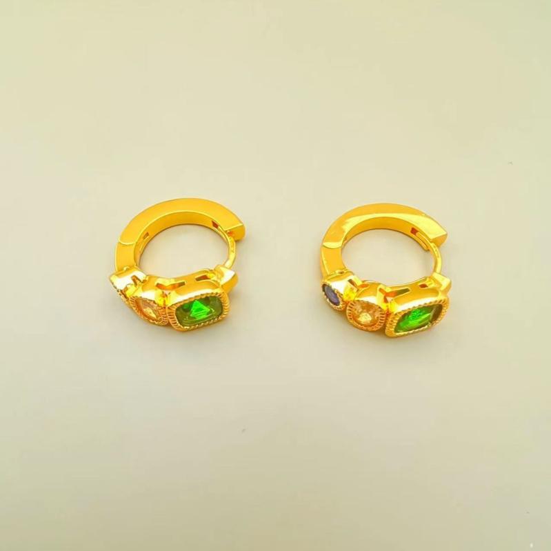 Opal - イヤリング 女性用 丸型 シンプル イヤーカフ 祖母緑 ジルコニア 18K ゴールド メッキ 高級感 天然石 アクセサリー 華奢 デザイン 日常使い ゴールド系 輝き 軽量