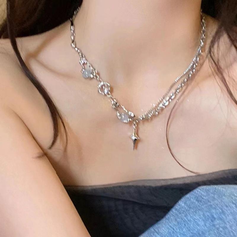 Chromium - ネックレス 女性用 夏 かわいい クール スパイシー ガールスタイル アクセサリー ユニークデザイン 汎用 鎖骨チェーン 十字架 ジルコニア 軽量 接触冷感 シルバーチェーン レイヤード可能 シンプル ブラック ホワイト ゴールド アクセント ファッショ