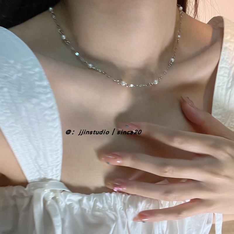 ネックレス 女性用 夏 接触冷感 軽量 シンプル デザイン かわいい 鎖骨チェーン 真珠 シルバー ハイエンド ユニセックス ベーシック アクセサリー 軽奢 ベーシック 夏物 軽やか フェミニン アクセント ジュエリー シルク調 クールタッチ デイリー