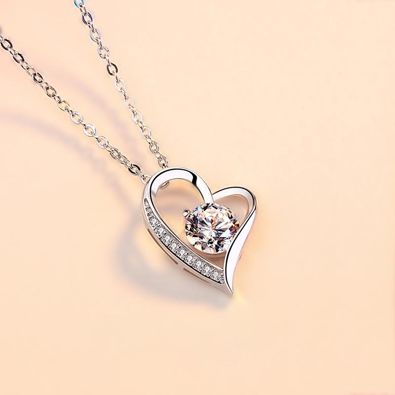 Rhodolite - ネックレス 女性用 ハート型 ジルコニア ペンダント 軽量 クラシカル デザイン 鎖骨チェーン シルバーアクセサリー ギフト向け 華奢 シンプル ロマンティック アクセントジュエリー