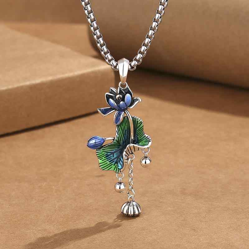 ネックレス 女性用 ロングチェーン 復古エナメル 景泰藍 蓮の葉 蓮の花 ペンダント 芸術的 エスニック ロングニットチェーン 民族 秋冬 シルバー加工 華やか レイヤード対応 アクセサリー