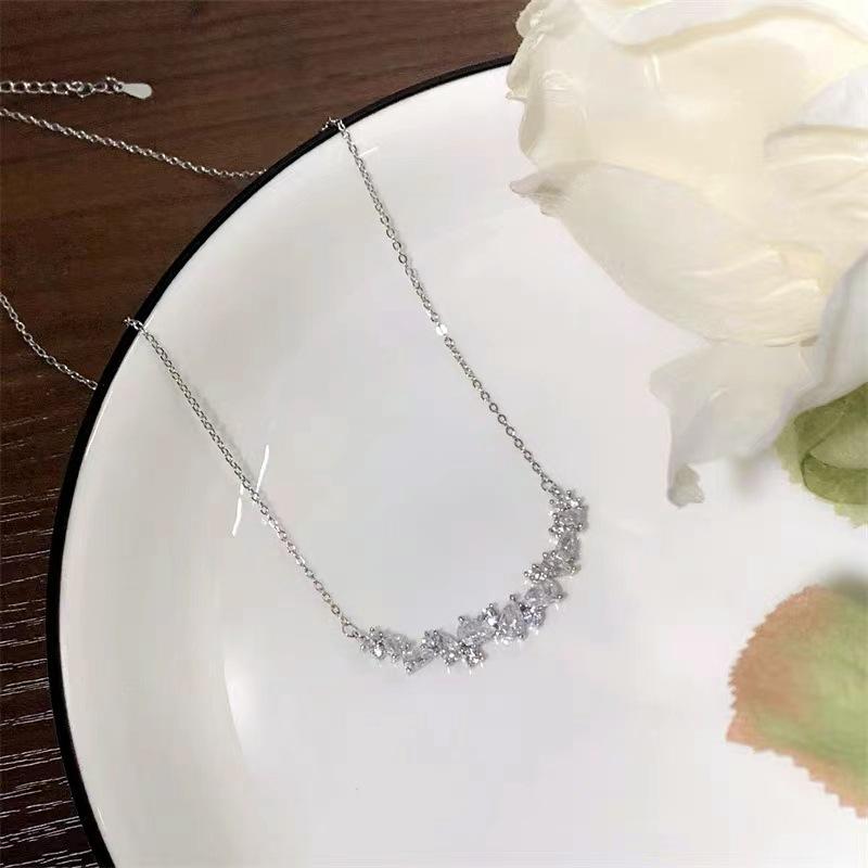 Rakuten - ネックレス 女性用 かわいい インスピレーション デザイン 高級感 ジルコニア ペンダント 鎖骨チェーン 軽量 細身 シルバー調 シンプル アクセサリー 普段使い レイヤード 春夏 秋冬
