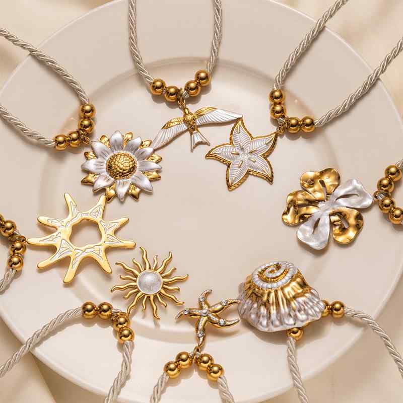 SWAROVSKI - レディース ネックレス ステンレス 軽量 高級感 シンプル 白色 編み込み 太めロープ フラワー シェル アクセサリー 普段使い ファッション ジュエリー