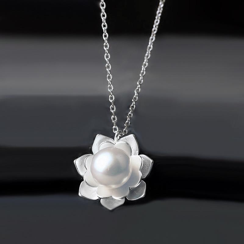 SWAROVSKI - ネックレス 女性用 かわいい 個性的 銀メッキ ロータスモチーフ 鎖骨チェーン 日韓 気質 森ガール スタイル 軽量 華奢 デザイン ピンク系 ゴールド系 通勤 普段使い