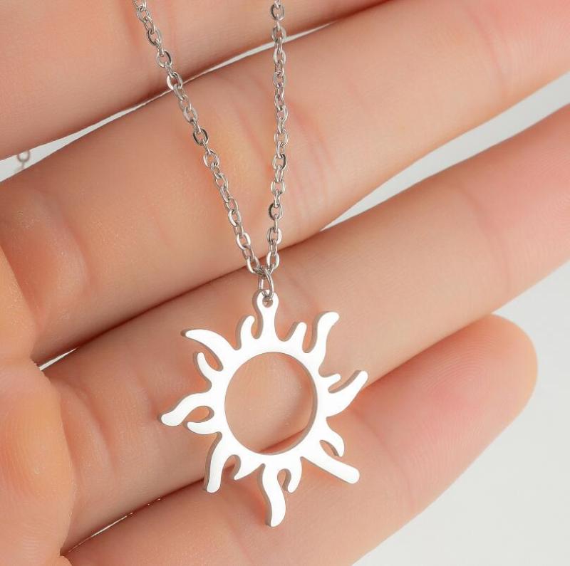 Other - ネックレス 女性用 シンプル 百搭 ファッション ジオメトリック 円形 ペンダント チェーン ビンテージ クラシック 花柄 太陽モチーフ 鎖骨チェーン 軽量 ゴールド加工 シルバー加工 普段使い 通勤 デイリーアクセサリー