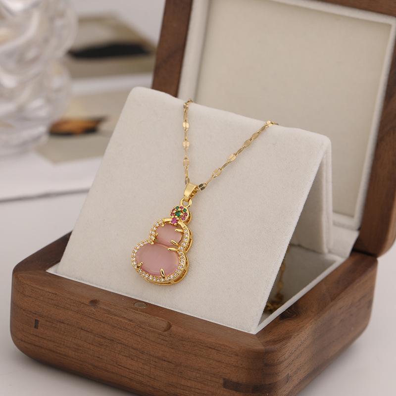 Coral Pink - ネックレス 女性用 かわいい ピンク 猫目石 葫芦 ペンダント チタン 鋼 鎖骨チェーン ジルコニア 装飾 アクセサリー シンプル 普段使い 軽量 輝き 高級感 ファッション アイテム 甘め スタイル