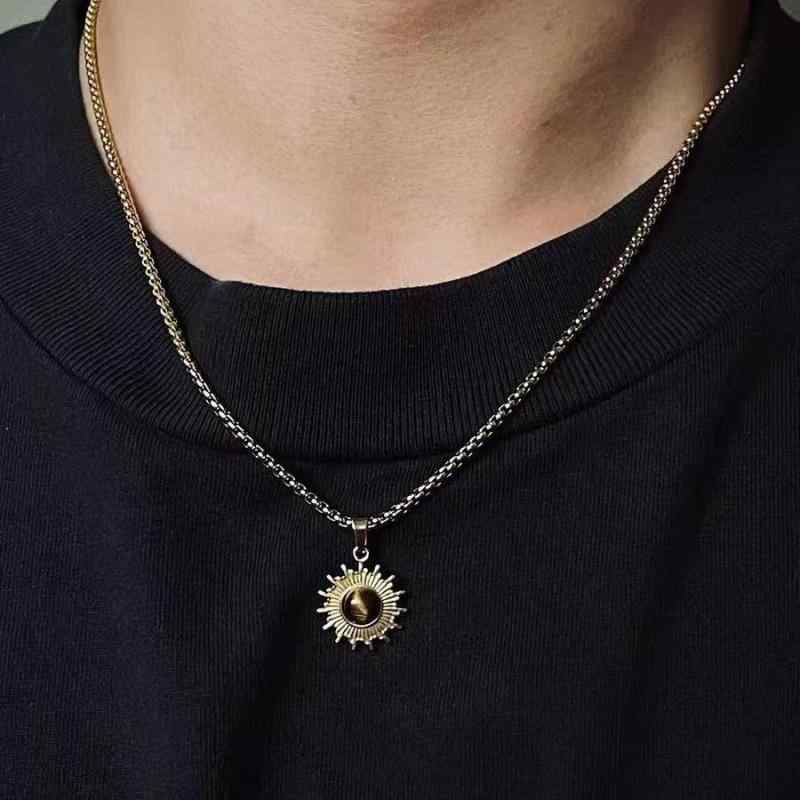 樂天商城 - ネックレス メンズ レディース 金色 太陽 花 虎眼石 インセット チタン スチール チェーン 不変色 百搭 高級感 セーター チェーン アクセサリー レイヤード ジュエリー ユニセックス 耐久性 スタイリッシュ コスチューム ジュエリー ゴールド フラ