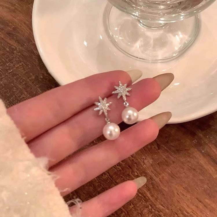 Garnet - イヤリング ピアス 女性用 八芒星 デザイン 雪花 デザイン 軽量 高級感 真珠 イヤースタッド 通勤 アクセサリー シルバー アクセント かわいい 普段使い シンプル 形状 シルバーカラー