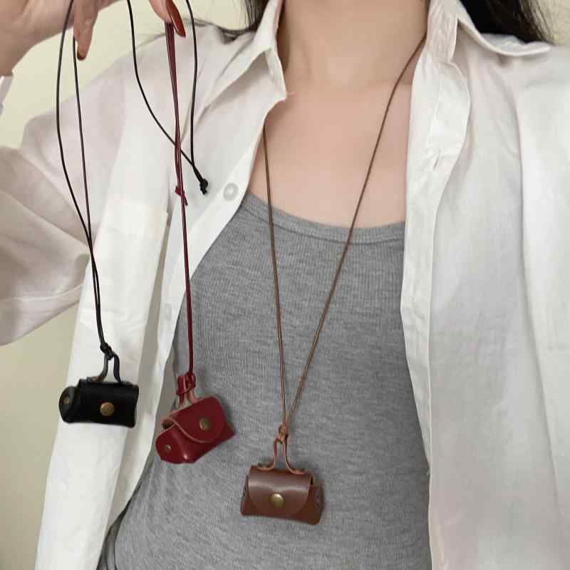 Other - 小物入れ かわいい コンパクト 皮革 財布 ネックレス 女性用 ハンギングアクセサリー イヤホンケース ロングチェーン 毛糸 配飾 日常使い 軽量 柔軟 ブラック ピンク系 通年対応