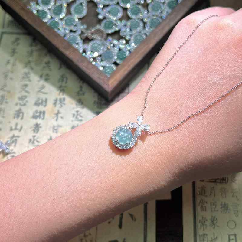 乐天商城 - ネックレス 女性用 ブルー水翡翠 蝶結び 花モチーフ 鎖骨チェーン 軽量 高級感 華奢 かわいい アクセサリー 普段使い シルバー調