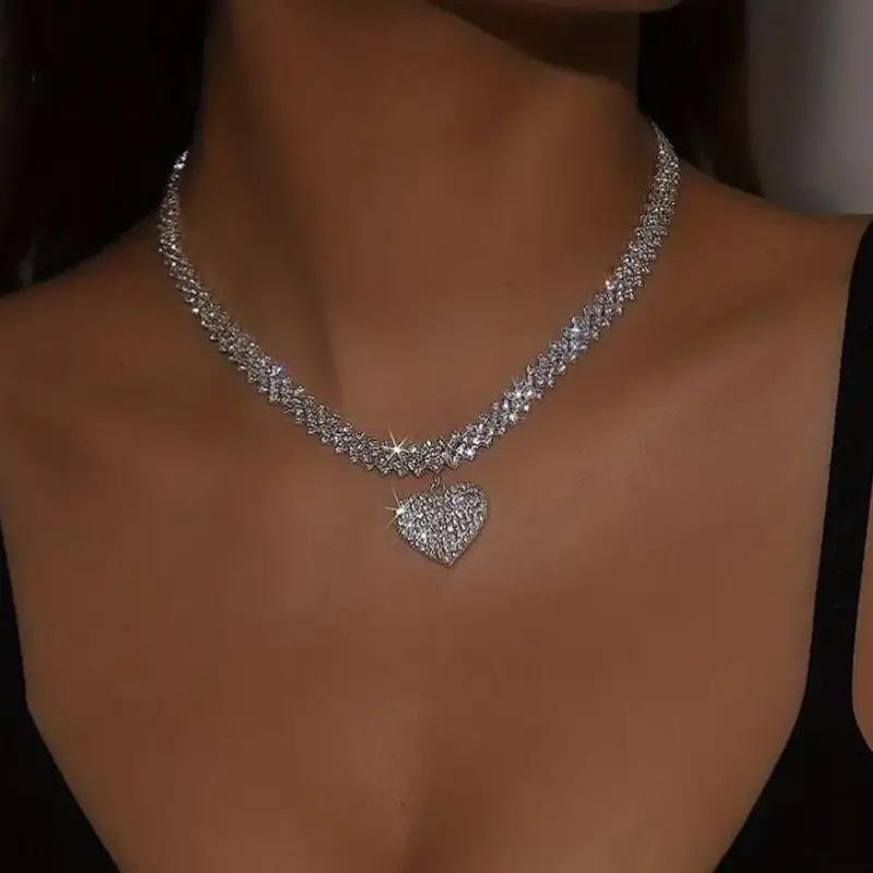 Cubic Zirconia - ネックレス 女性用 かわいい チョーカー ハート デザイン フル 装飾 ファッション アクセサリー トレンド 百搭 スタイル シルバー チェーン ゴールド チェーン 日常使い ギフト プレゼント レイヤード コーデ