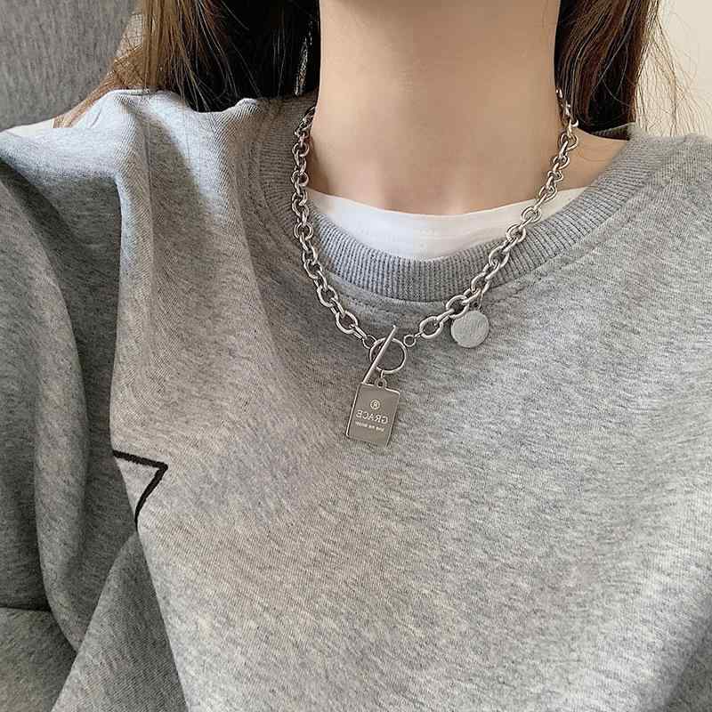 Rakuten - レディース ネックレス ステンレス 潮 ヒップホップ 個性 インフルエンサー 鎖骨チェーン 吊り下げ セーター チェーン 女性用 トレンド アクセサリー 金属製 普段使い カジュアル シルバー アクセント レイヤード スタイル 軽量 耐久性