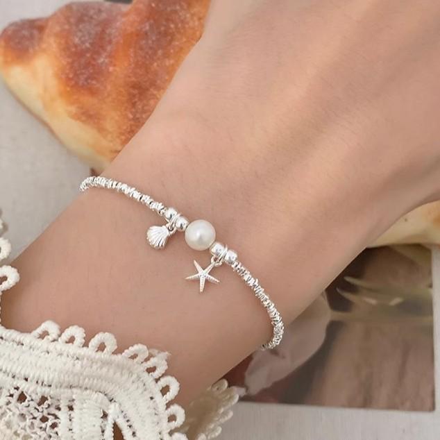 Pearl White - レディース 手链 ブレスレット 女性用 ハンドチェーン 星型 貝殻 シルバー アクセサリー 真珠 デザイン 軽量 学生向け 韓国 かわいい 甘め スタイリッシュ 普段使い ファッション ジュエリー 銀細工 セラミック ネックレス アクセント 華奢 デ