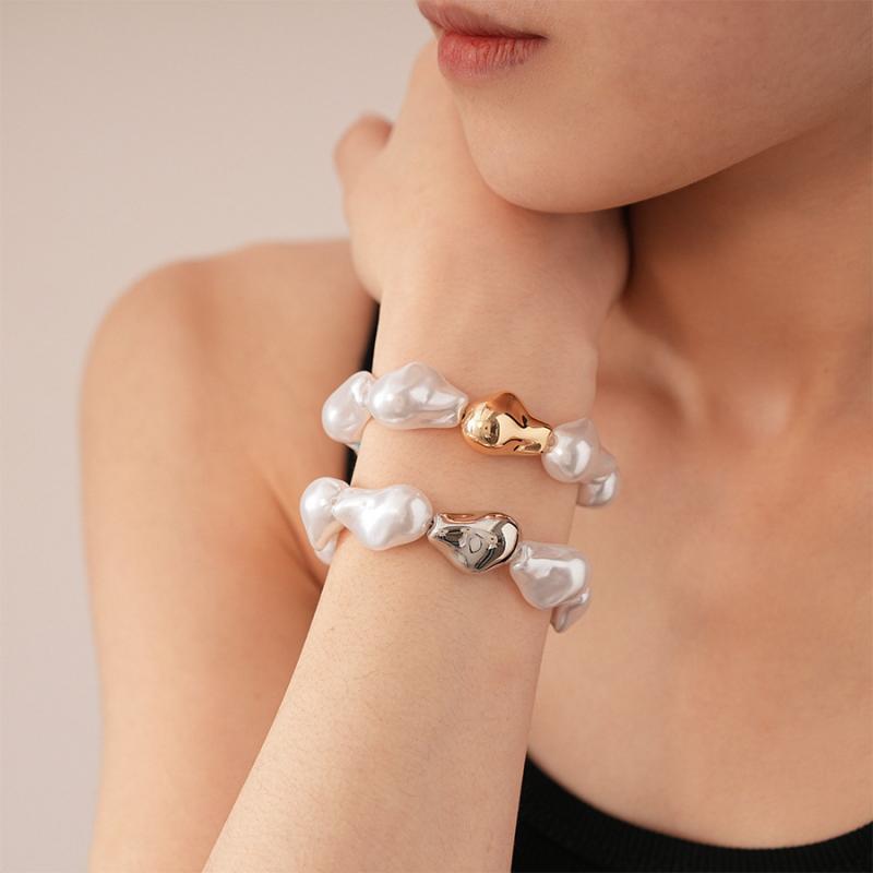 Moonstone - レディース ブレスレット ビンテージ バロック 模造パール 不規則 ジオメトリック フレンチ ファッション シンプル 高級感 かわいい 女性用 アクセサリー 手元飾り 日常使い 軽量 輝き シルバー ゴールド ベージュ系