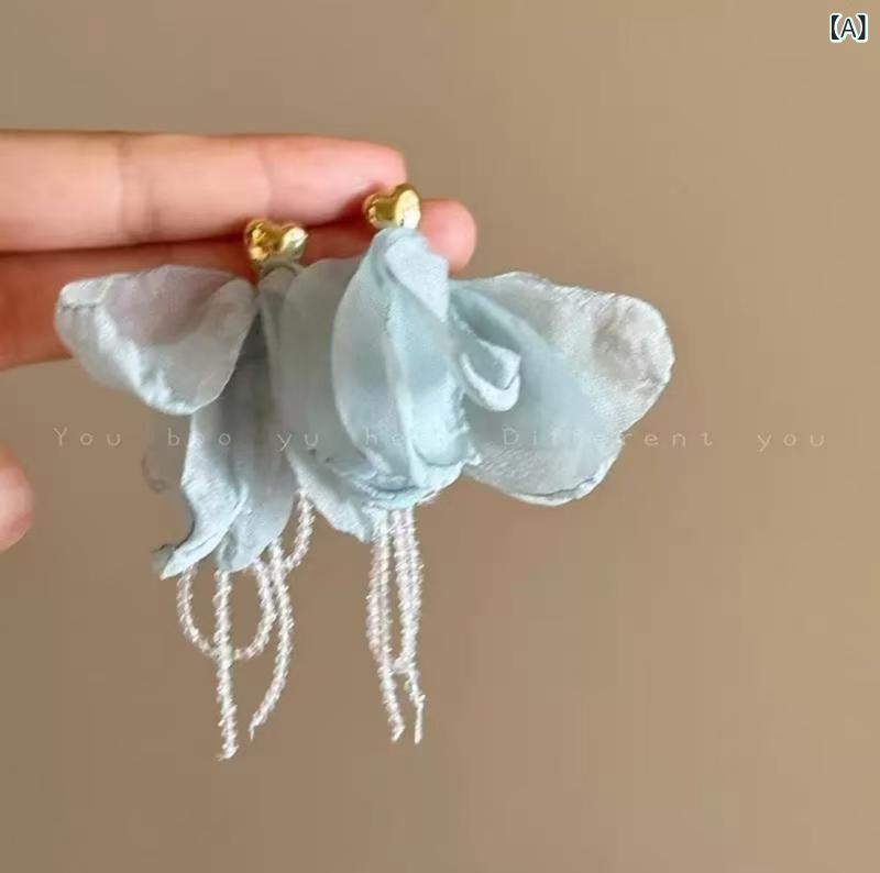 リバーパディのピアス イヤリング 女性用 花 モチーフ 吊り下げ 刺繍 ベルベット 夏 春夏 海辺 バカンス スタイル 清涼 かわいい アクセサリー 軽量 普段使い ピンク系 アイボリー ゴールド加工｜アングル2