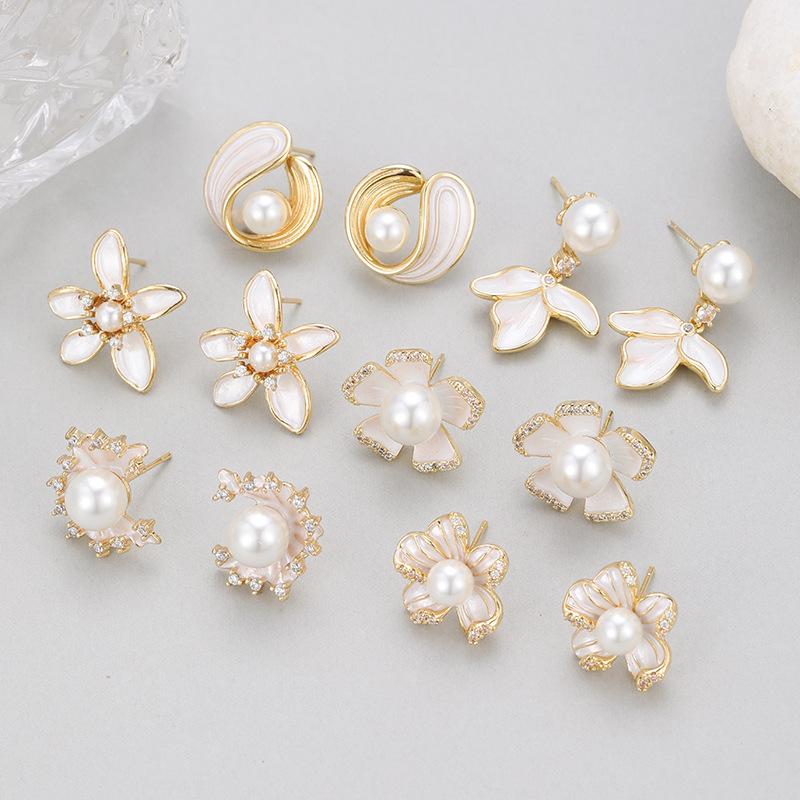 SWAROVSKI - イヤリング 女性用 かわいい 気質 ファッション 珍珠 花柄 耳飾り シンプル 甘め エレガント フレッシュ シルバー ゴールド ドロップ型 スタッド型 普段使い 通勤用 軽量 金属 アクセサリー