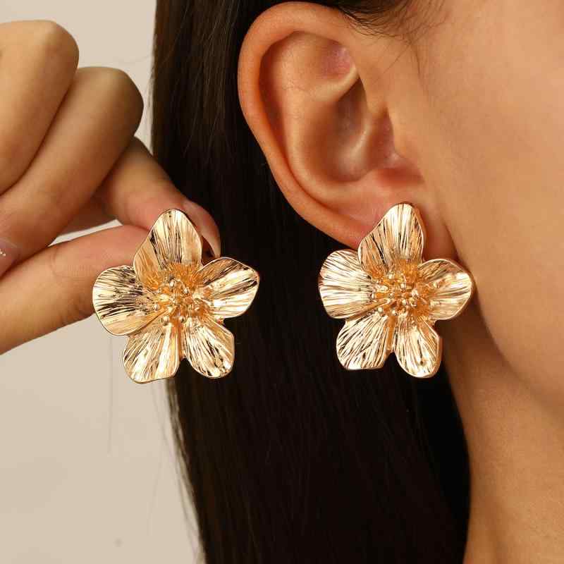 Mandarin - イヤリング 女性用 小花 花びら デザイン 合金 軽量 夏 アクセサリー かわいい 普段使い 春夏 ピンク系 シルバー 華奢 フェミニン 花柄 耳元アクセント