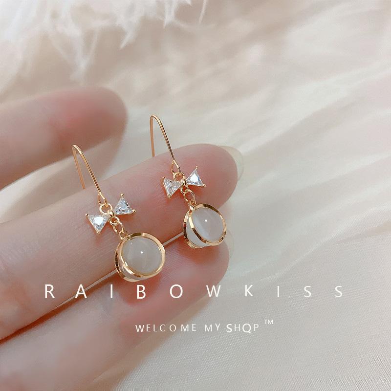 Rakuten - イヤリング 秋冬 シンプル デザイン 通勤 ガール 耳飾り 蝶結び キャッツアイストーン かわいい アクセサリー 女性用 メタル素材 軽量 ファッション アクセント シルバー系 ゴールド系