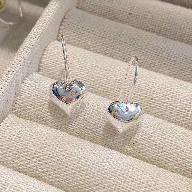 Chromium - ピアス 女性用 冷淡 桃心 耳飾り かわいい 軽量 高級感 シルバー加工 ハート型 ユニーク アクセサリー ファッション イヤリング ゴールド ピンク デイリー シンプル 洗練