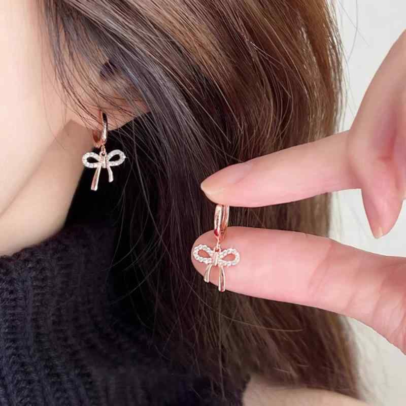 乐天商城 - イヤリング 女性用 ピンクゴールド 蝶結び 純銀 耳飾り 小众デザイン 気質 アクセサリー 高級感 耳輪 シンプル 華奢 かわいい 日常使い シルバーアクセサリー ファッション小物