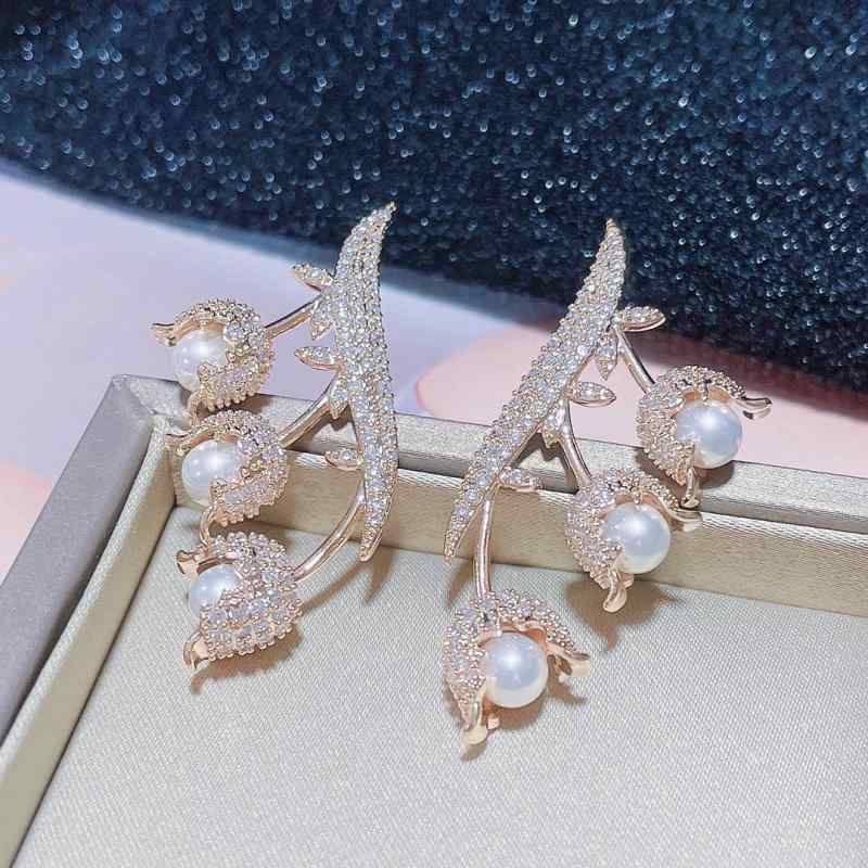 Indigo Light - イヤリング 女性用 ファッション アクセサリー 立体 花 デザイン 真珠 装飾 ジルコニア 埋め込み 欧米 韓国スタイル トレンド 華やか 日常使い 軽量 シルバー ゴールド ピンク系 イヤーカフ ドロップ シンプル 洗練