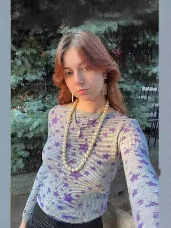 レディース 長袖 Tシャツ トップス 華夫格 プリント 花柄 修身 フィット 秋冬 コットン 混紡 伸縮性 柔らかい 肌触り 普段使い 通勤 カジュアル スタイル ブラック グレー ピンク系 アイボリー 軽量 吸湿速乾 Vネック ロング丈 ビッグシルエッ