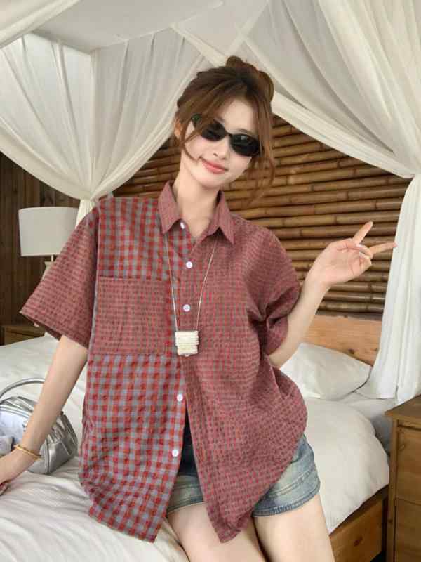 乐天商城 - レディース シャツ トップス 復古 デザイン カジュアル 格紋 柄 切り替え 加工 泡泡棉 素材 軽量 柔らか 春夏 シーズン 別注 デザイン センス 半袖 ブラウス 女性用 普段使い コットン混 紡績 吸湿性 通気性 ビッグシルエット ゆったり フィッ