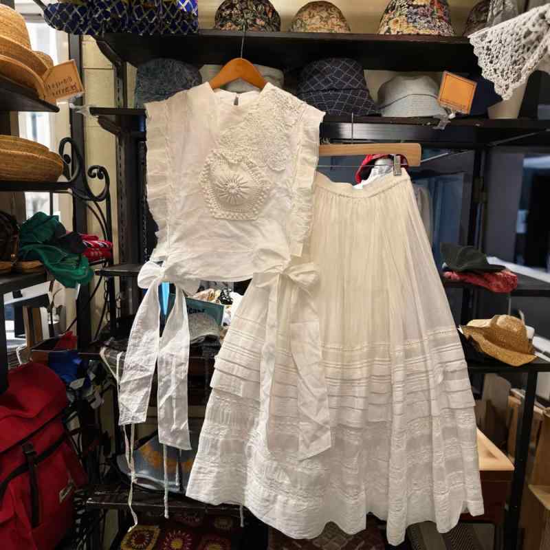 女の子 ワンピース 白色 夏用 子供服 法式 トップス 半身スカート 綿素材 軽量 かわいい デザイン フレア シルエット 日常使い 通学 セットアップ 淡色 コーディネート 吸湿速乾 伸縮性 ビッグサイズ