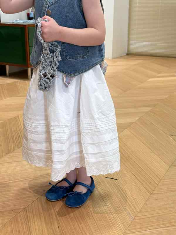 女の子 刺繍 アルファベット 半身スカート ロングスカート 白 春夏 かわいい 日韓 子供服 コットン 軽量 通気性 プリーツ フレア 膝下丈 ガーリー デイリー 学校用