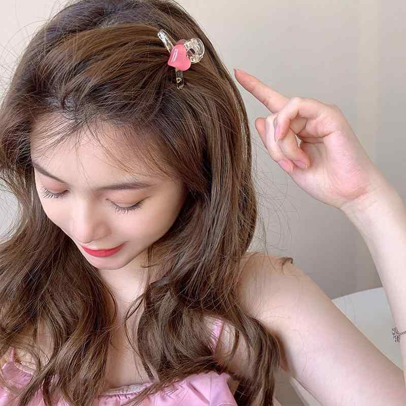 ヘアクリップ かわいい ピンク ハート型 夏用 小さめ 女の子 甘め デザイン 髪飾り 碎发固定 ネット人気 桃心 アクセサリー 軽量 柔らか素材 通学 日常使い ビーチ ヘアアレンジ 簡単装着 ファッション小物
