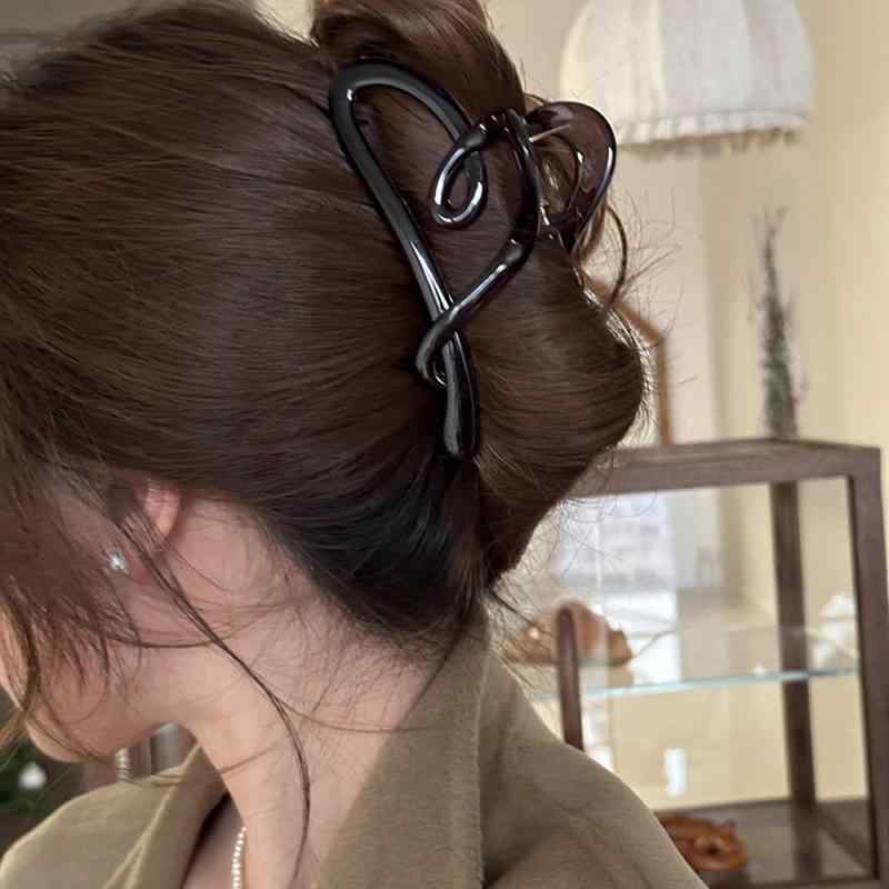 Rakuten - ヘアクリップ 女性用 秋冬 後頭部 ダークマット ブラック ハート グリップ かわいい ヘアアクセサリー 軽量 伸縮性 普段使い 室内用 髪留め ピン シンプル デザイン アクセント ヘアアレンジ