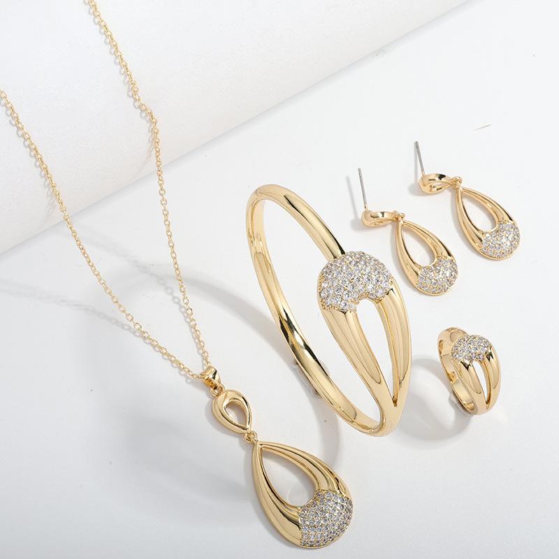 Cubic Zirconia - ネックレスセット 女性用 ジルコニア 軽量 高級感 シンプル 鎖骨チェーン 手首用 アクセサリー かわいい 普段使い シルバー ゴールド 細身デザイン 華奢 ラグジュアリー 夏秋 春冬 通勤用 デート用 再生素材 伸縮性 軽い 輝き スタイリッシュ モダ