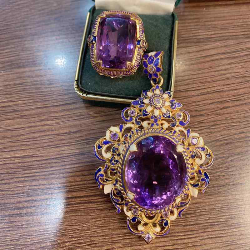 指輪 ペンダント セット イタリア ヴィンテージ ゴールド 加工 エナメル 紫水晶 天然石 宮廷スタイル カラフル 宝石 ネックレス 女性用 ジュエリー アクセサリー 豪華 デザイン 紫 カラーバリエーション 日常使い ギフト向き