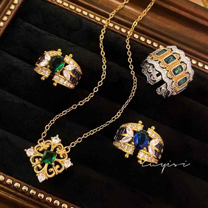 ネックレス リング 女性用 爆款 ライブ シームレス レース 花柄 アールデコ スタイル 祖母緑 18K ゴールド メッキ ジュエリー アクセサリー 華奢 デザイン 緑 宝石 ファッション アイテム かわいい 普段使い キラキラ 輝き 細工 細密