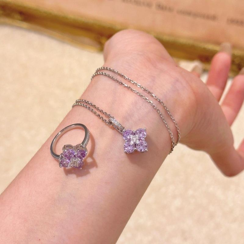Purple Four-Leaf Clover Jewelry Set: Necklace, Ring, and Pendant for Women. A versatile and charming accessory with a simple silver finish, perfect for everyday wear.