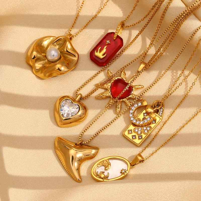 Rhinestone - レディース ネックレス 復古 欧米スタイル 希少デザイン ステンレス 18Kゴールドメッキ 赤瑪瑙 ハート フラワー デビルフィッシュ ペンダント かわいい ゴールド アクセサリー 普段使い 軽量 華奢チェーン 女性用 春夏 秋冬 通年対応