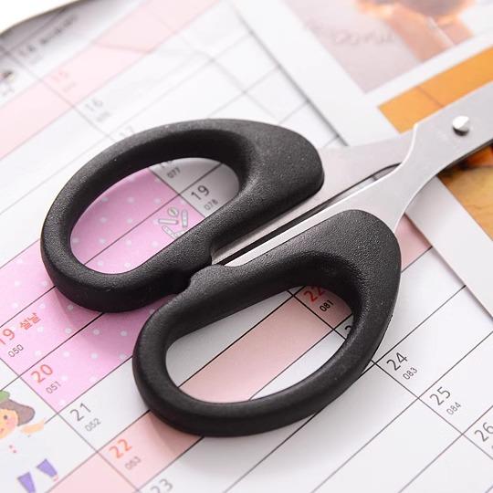 ステンレス オフィス ハサミ 学生用 手芸 文房具 ハサミ 家庭用 子供用 DIY ハサミ 美工刀 小型 ハサミ 軽量 安全 ステンレス製 刃物 裁断 工具 学校 工作 日常 用途