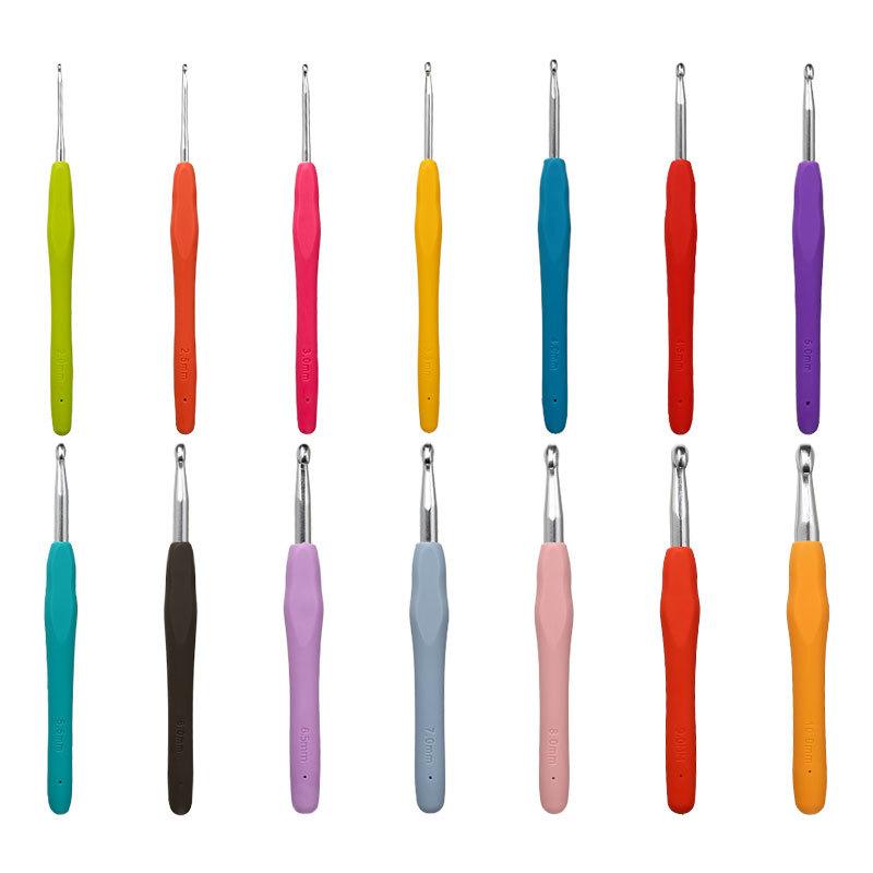 Needles - クロッシェ針 カラフル柄 実心 TPR ソフトグリップ アルミ 編み物ツール 手芸用品 カラフル 柔軟素材 毛糸針 手編み シリコン加工 軽量 初心者向け カラーバリエーション 編み針セット
