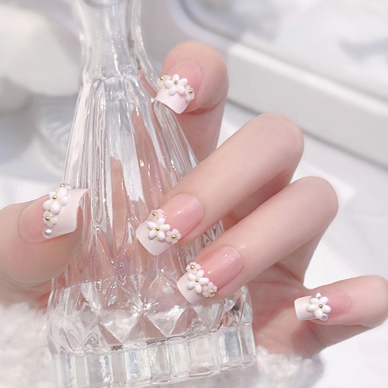 ネイル ステッカー フレンチスタイル 真珠 花柄 かわいい デザイン 指先 アクセサリー 軽量 薄型 貼り付け 簡単 セルフネイル 日常使い 女性用 透明 ピンク系 ホワイト フレッシュ モダン