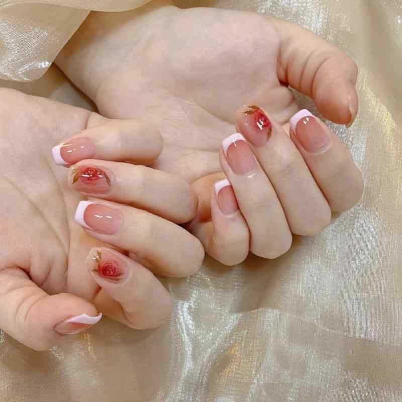 ネイル ステッカー フレンチローズ 中国 短め 付け爪 フルサイズ バラ柄 デザイン かわいい 手軽 セルフネイル 日常使い 粘着式 剥がせる 透明感 華やか