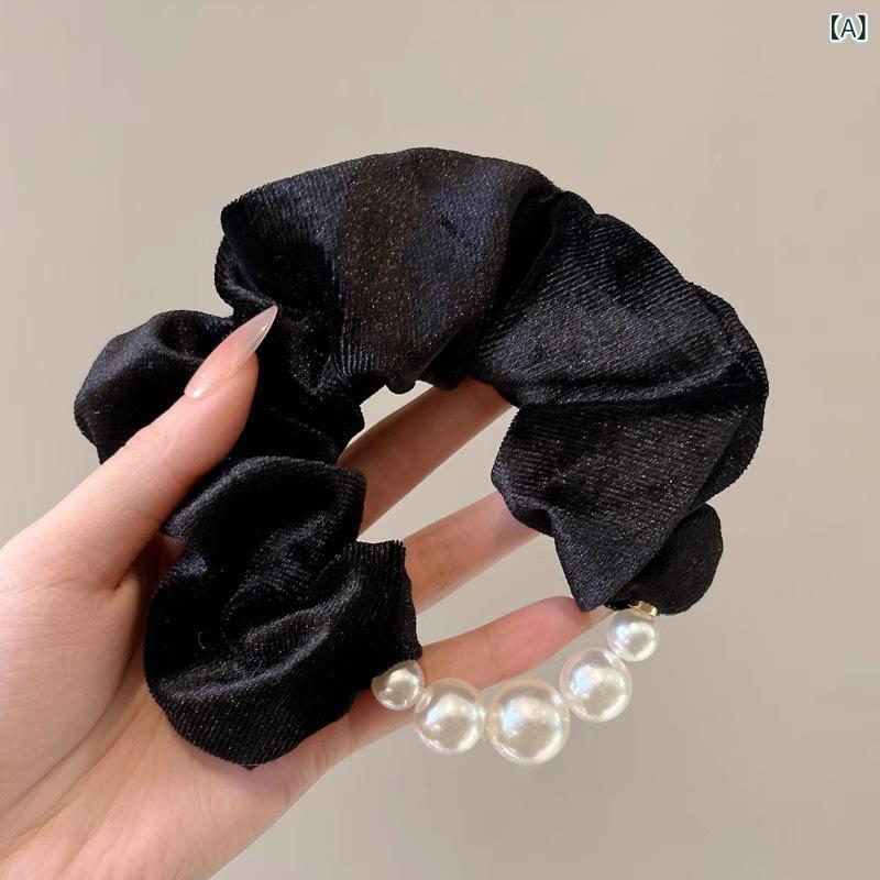 リバーパディのヘアゴム 女性用 クリームホワイト 光沢 光沢感 サテン生地 高弾力 丸型 ポニーテール 無痕 髪損傷防止 ヘアアクセサリー ヘアアレンジ 普段使い 柔らかい素材 伸縮性 かわいい シンプルデザイン｜アングル2