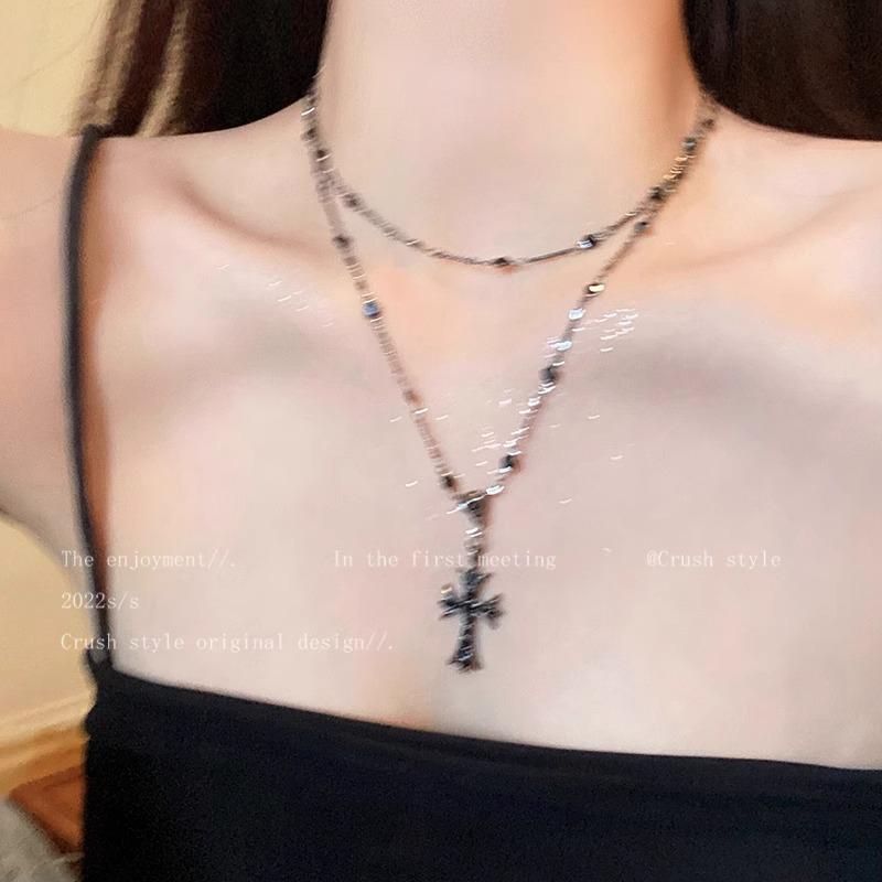 ネックレス クロス ペンダント 二層 レイヤード 女性用 ファッション ビンテージ セーター チェーン トップスチェーン 高級感 カジュアル フーディ チェーン ゴールド シルバー 秋冬 レイヤードスタイル 軽量 普段使い