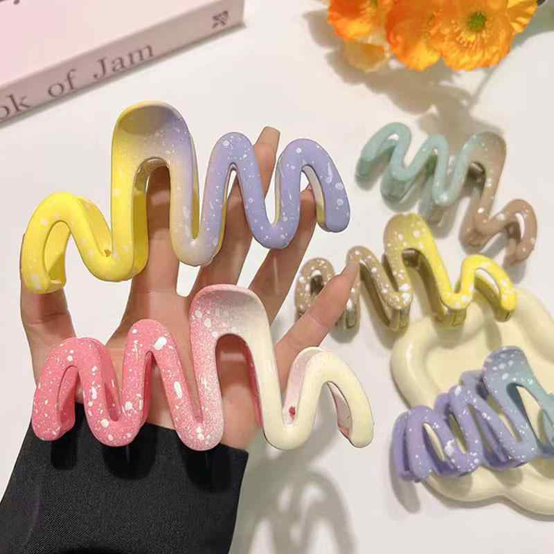 ヘアアクセサリー 女性用 カラフル ウェーブ グラデーション ヘアクリップ 後頭部 アップスタイル アップヘア 固定クリップ 大型 シャーククリップ ヘアピン 頭飾り かわいい 普段使い 軽量 プラスチック素材 ビビッドカラー 春夏