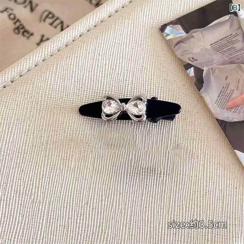 リバーパディのヘアクリップ 女性用 かわいい 蝶結び グレー ブルー 気品 ダックビル型 バングス固定 後頭部用 ヘアアクセサリー 少女向け サイドヘア 軽量 シンプル 普段使い 髪飾り｜アングル3
