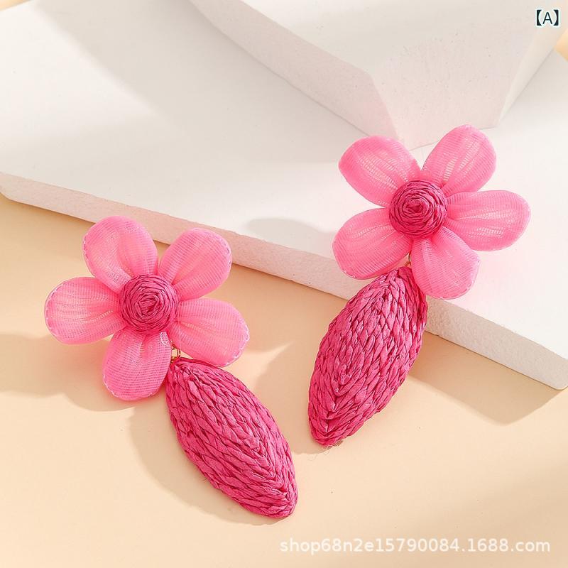 Cubic Zirconia - イヤリング 花モチーフ ラフィーグラス 網目デザイン ハンドメイド 軽量 華奢 女性用 かわいい 気質 日常使い 春夏 アクセサリー 耳飾り フェミニン 繊細 フラワー ラタン レース調 軽やか シルバー系 ゴールド系