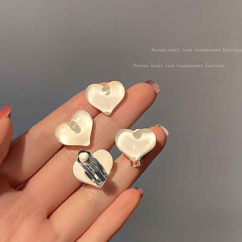 Other - イヤリング 女性用 かわいい ハート型 耳なし 耳クリップ 気質 シンプル アクセサリー シルバー ゴールド アクセント 軽量 普段使い ファッション アクセント 耳飾り