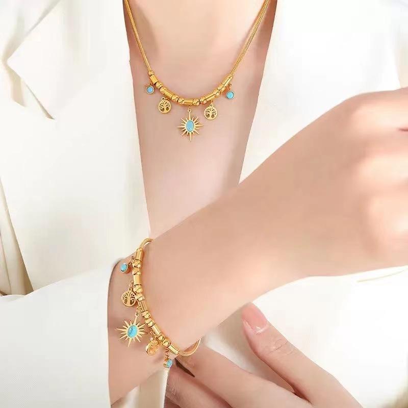 Beads - ネックレス 女性用 グリーンストーン ペンダント ヴィンテージ ファッション 軽量 高級感 アクセサリー ゴールド加工 細身チェーン 普段使い 秋冬 カジュアルスタイル シンプルデザイン