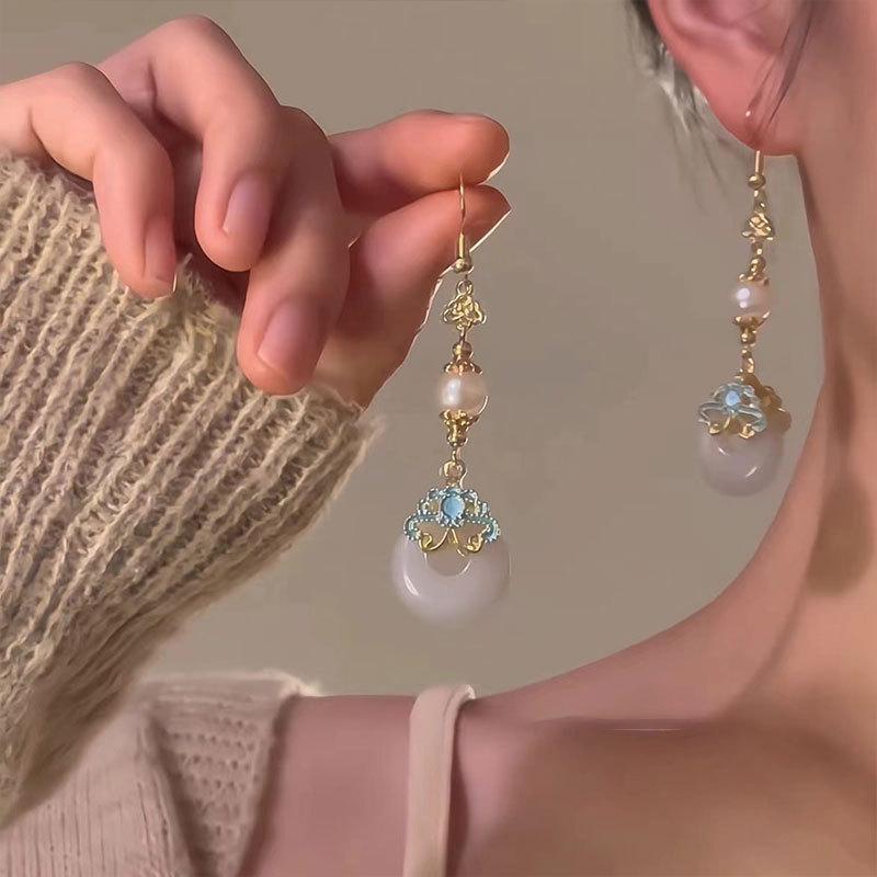 Rakuten - イヤリング 女性用 フラワータッセル 古 アクセサリー チャイナドレス 馬面スカート 配飾 華やか 伝統柄 揺れるデザイン 軽量 金属 ゴールド ブラック 赤 緑 春夏 秋冬 通年使い